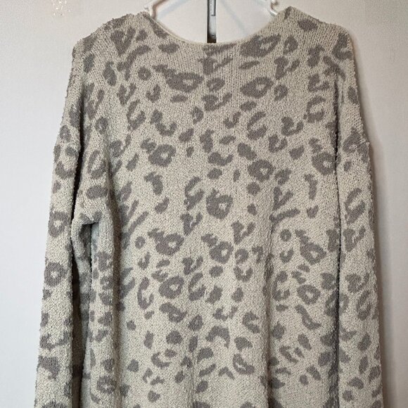 Knox Rose Oatmeal Gray Leopard Print Knit pullover. Vneck. Size Large. EUC. - Picture 5 of 5